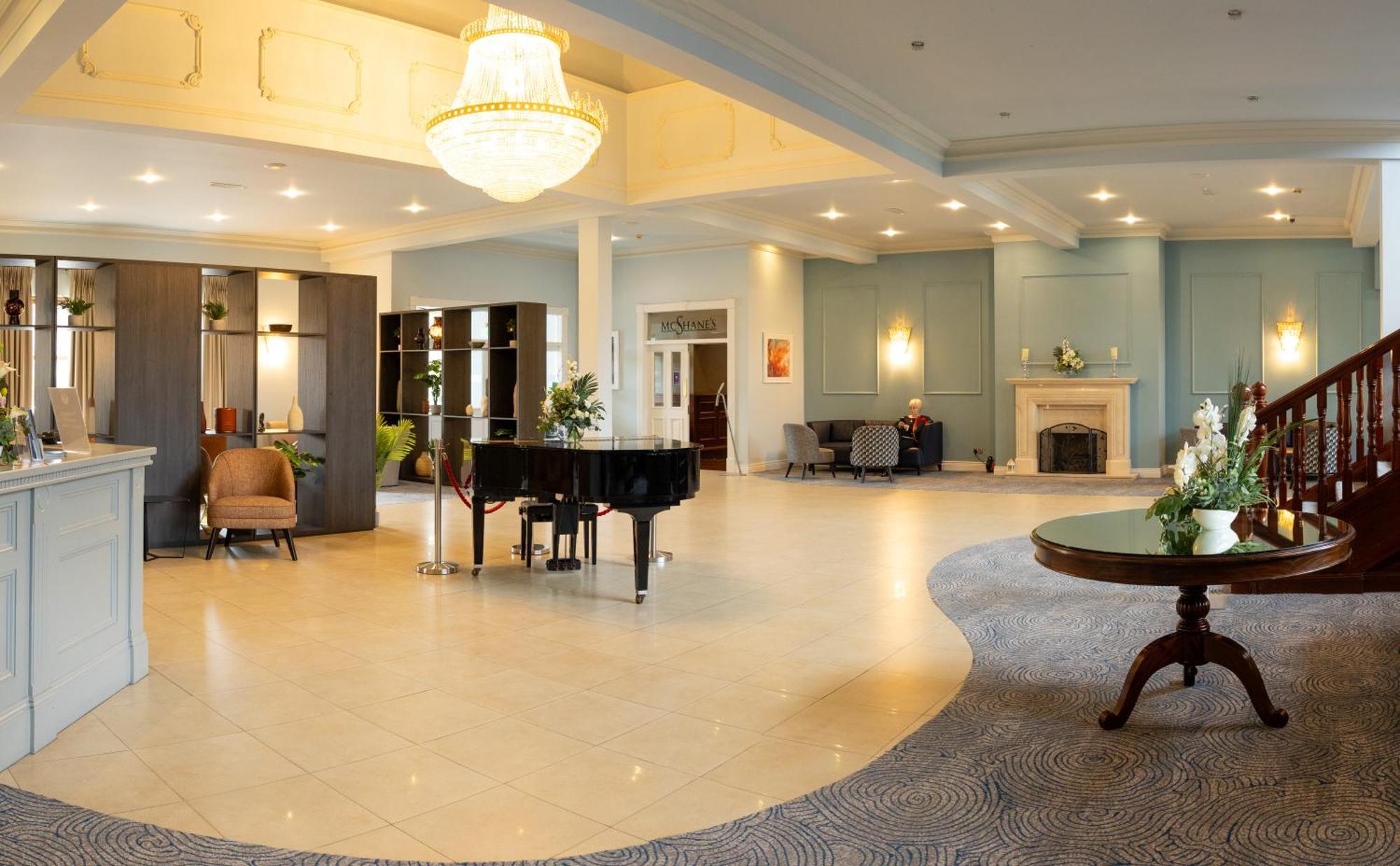 Great National Hotel Ballina 발리나 외부 사진